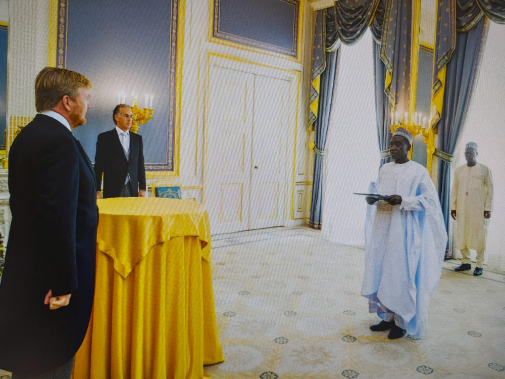L’Ambassadeur Idé Alhassane présente ses lettres de créances à sa Majesté le Roi Willem-Alexander des Pays-Bas